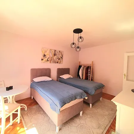 Ernest Avenue-